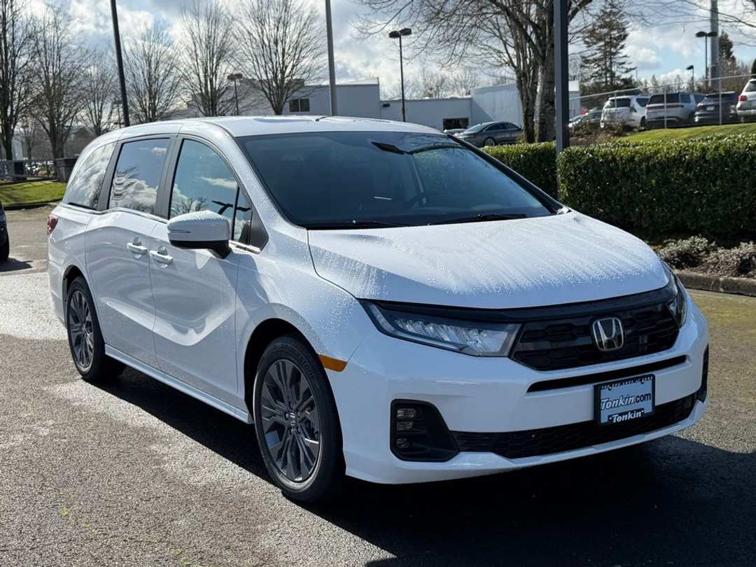 2026 Honda Odyssey Touring - Image 2