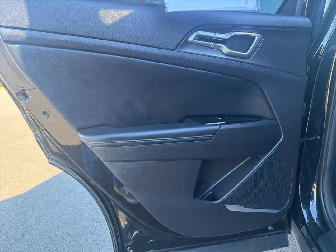 2024 Kia Sportage EX - Image 16