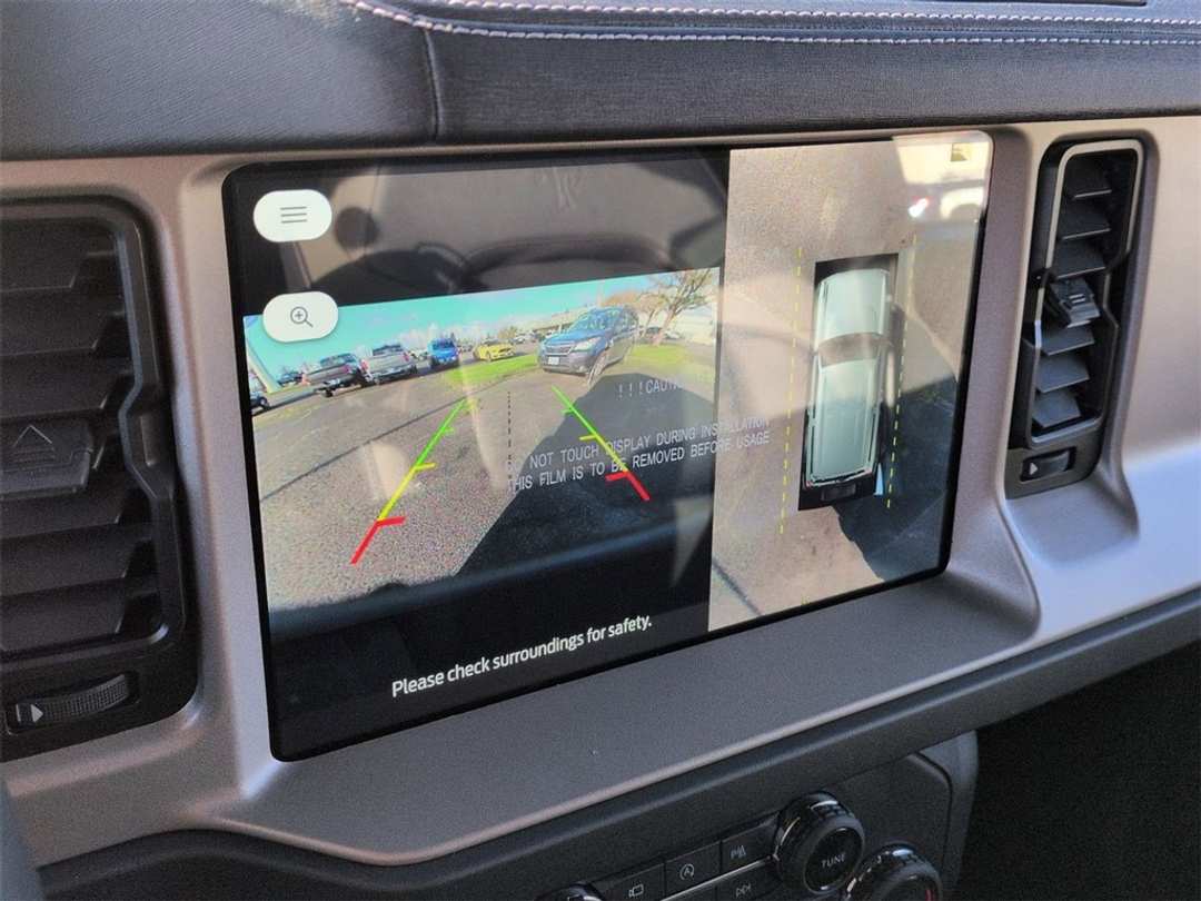 2025 Ford Bronco Outer Banks - Image 18