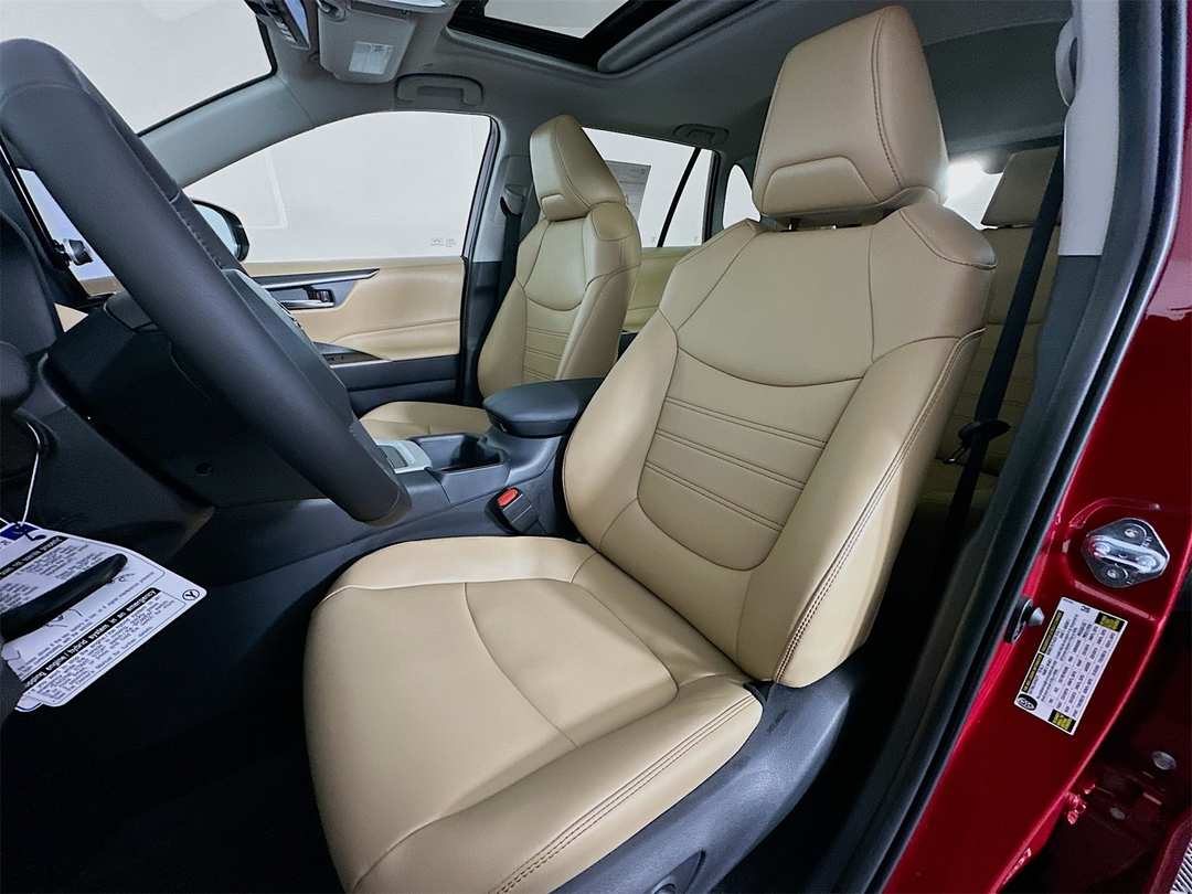 2025 Toyota Rav4 XLE Premium - Image 22