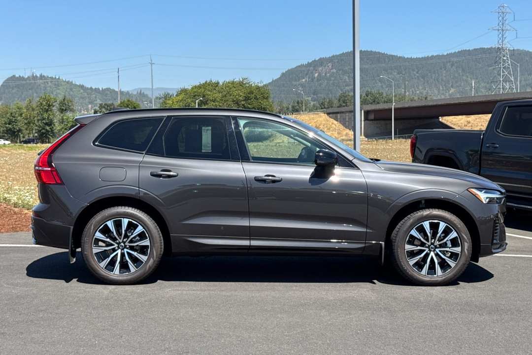 2025 Volvo Xc60 B5 Core - Image 2