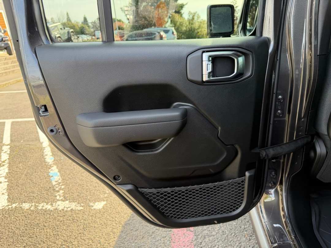 2026 Jeep Wrangler Rubicon - Image 29