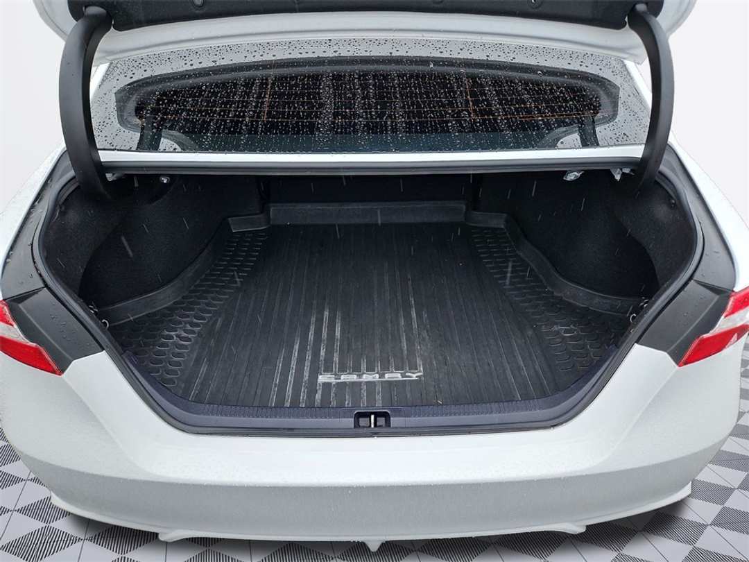 2020 Toyota Camry SE - Image 23