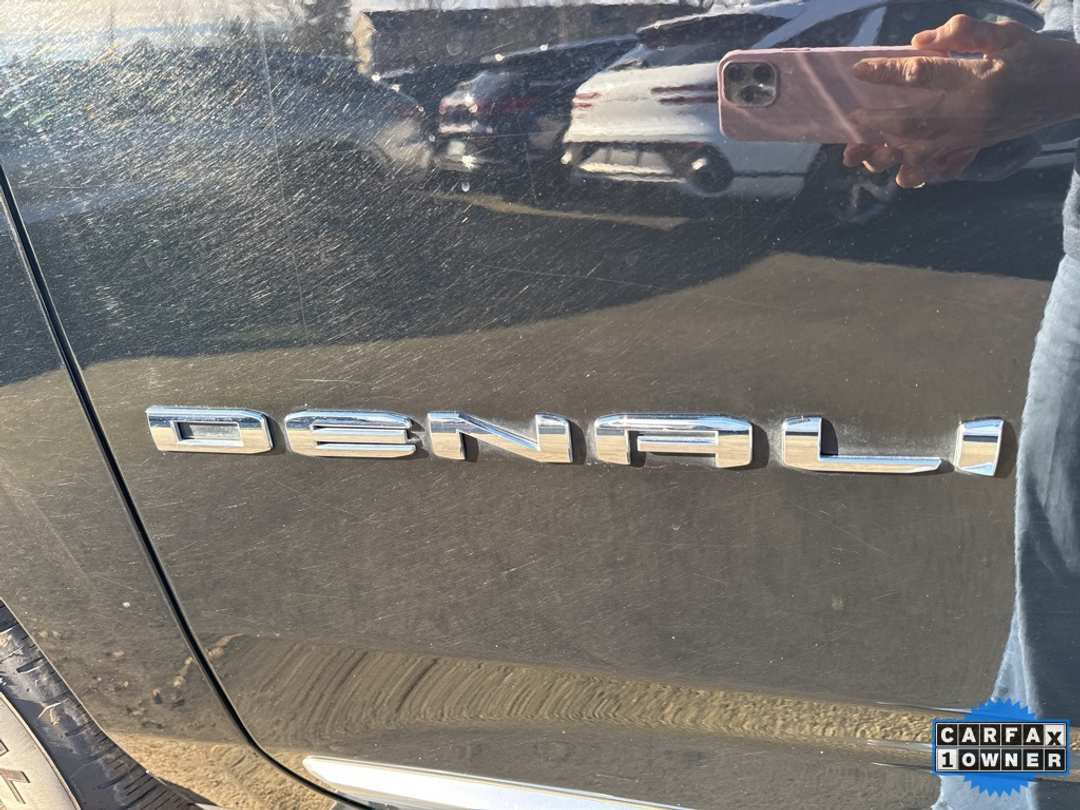 2025 GMC Yukon Denali - Image 12