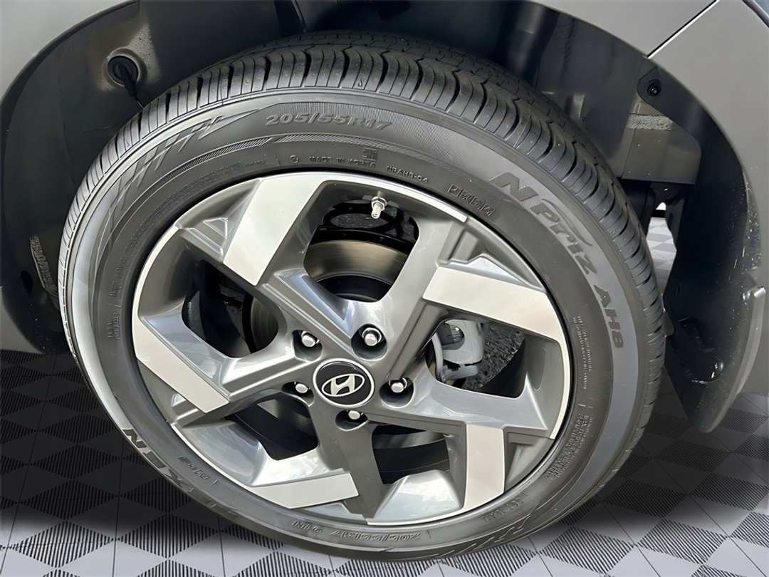 2025 Hyundai Venue Limited - Image 9
