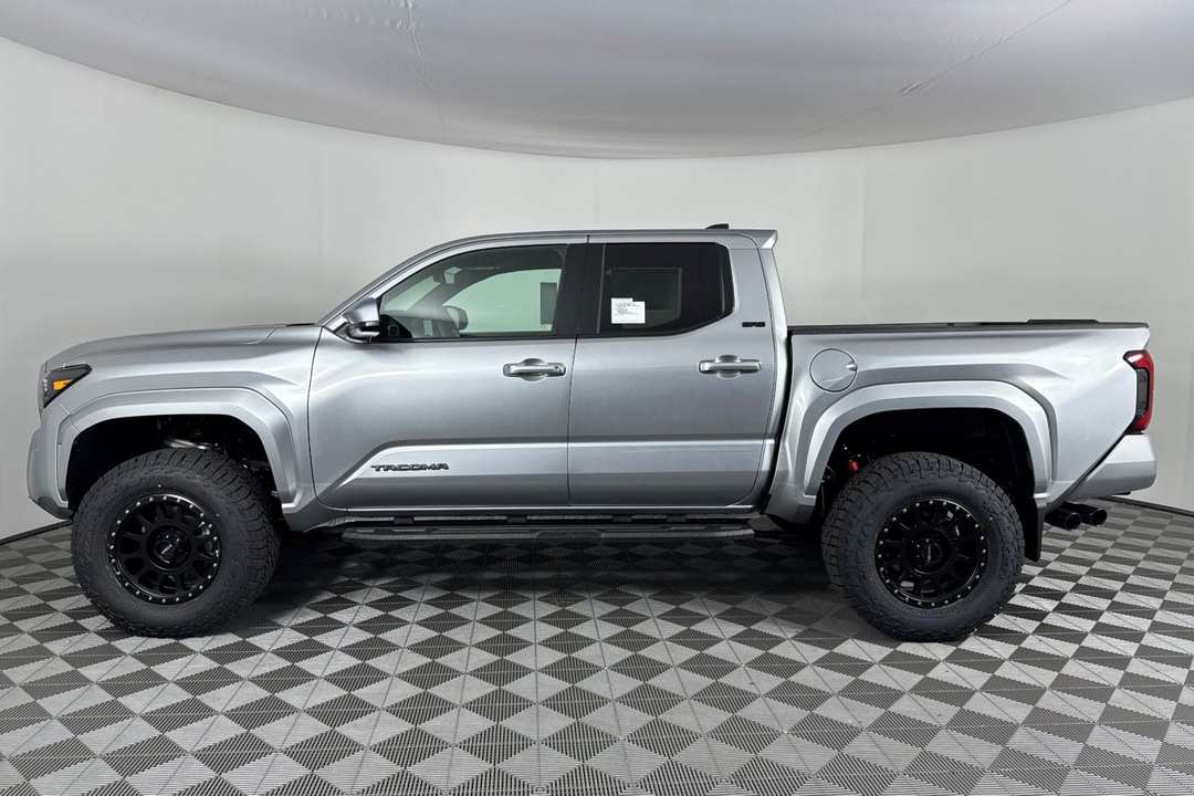 2025 Toyota Tacoma SR5 - Image 7