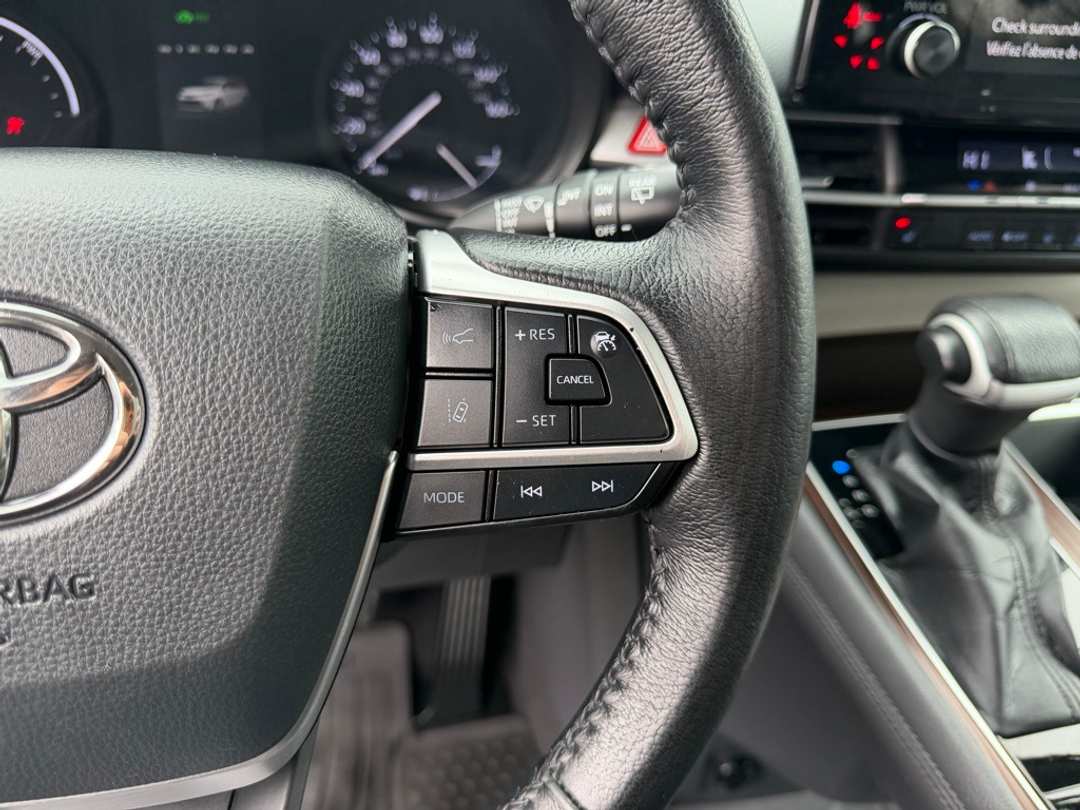 2021 Toyota Sienna XLE - Image 18