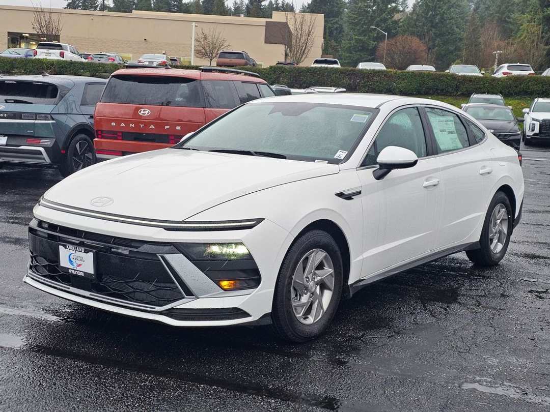 2025 Hyundai Sonata SE - Image 3