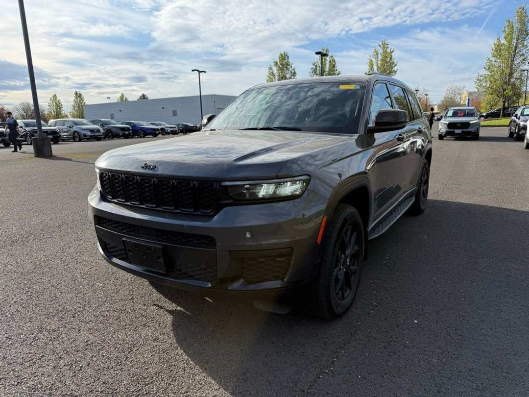 2024 Jeep Grand Cherokee L Altitude - Image 3