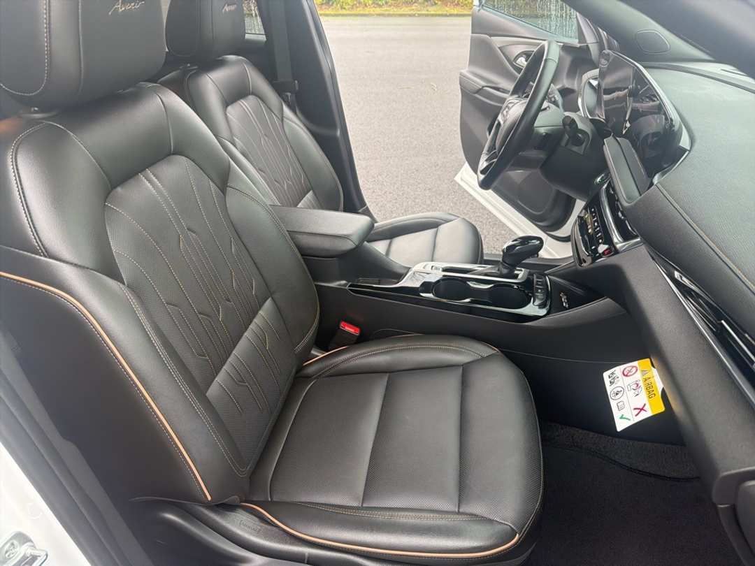 2025 Buick Envista Avenir - Image 28