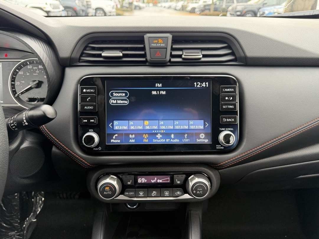 2025 Nissan Versa 1.6 SR - Image 19