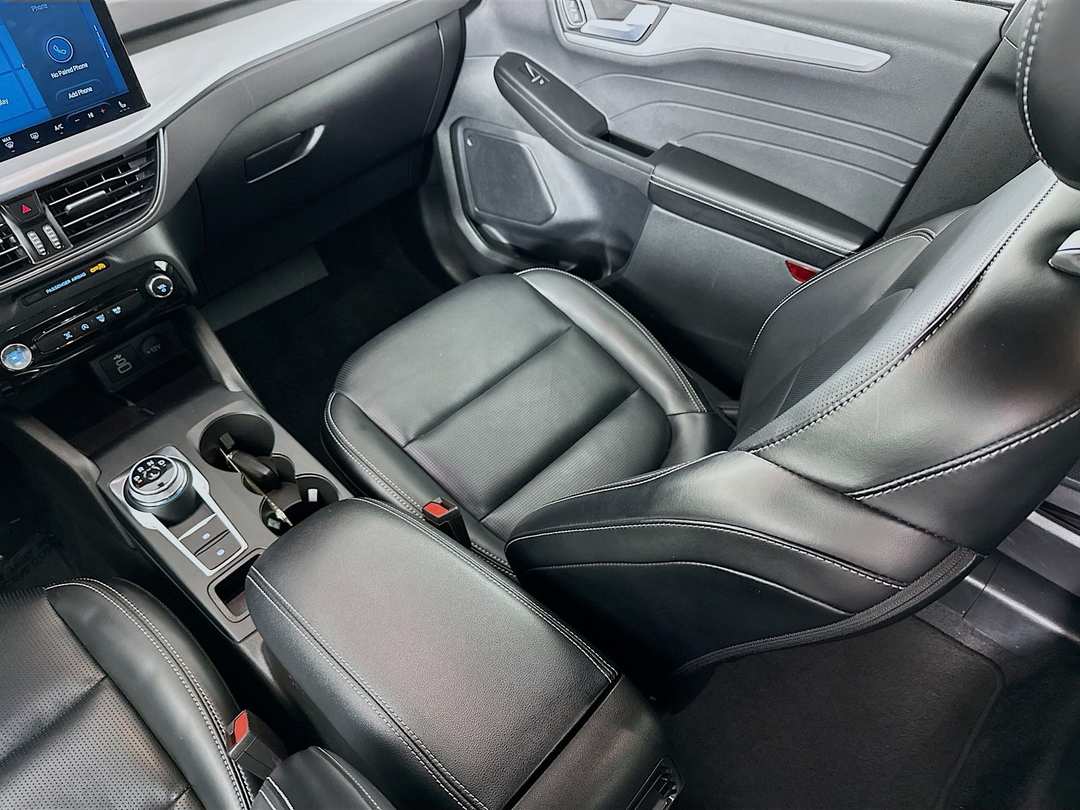 2025 Ford Escape Platinum - Image 24