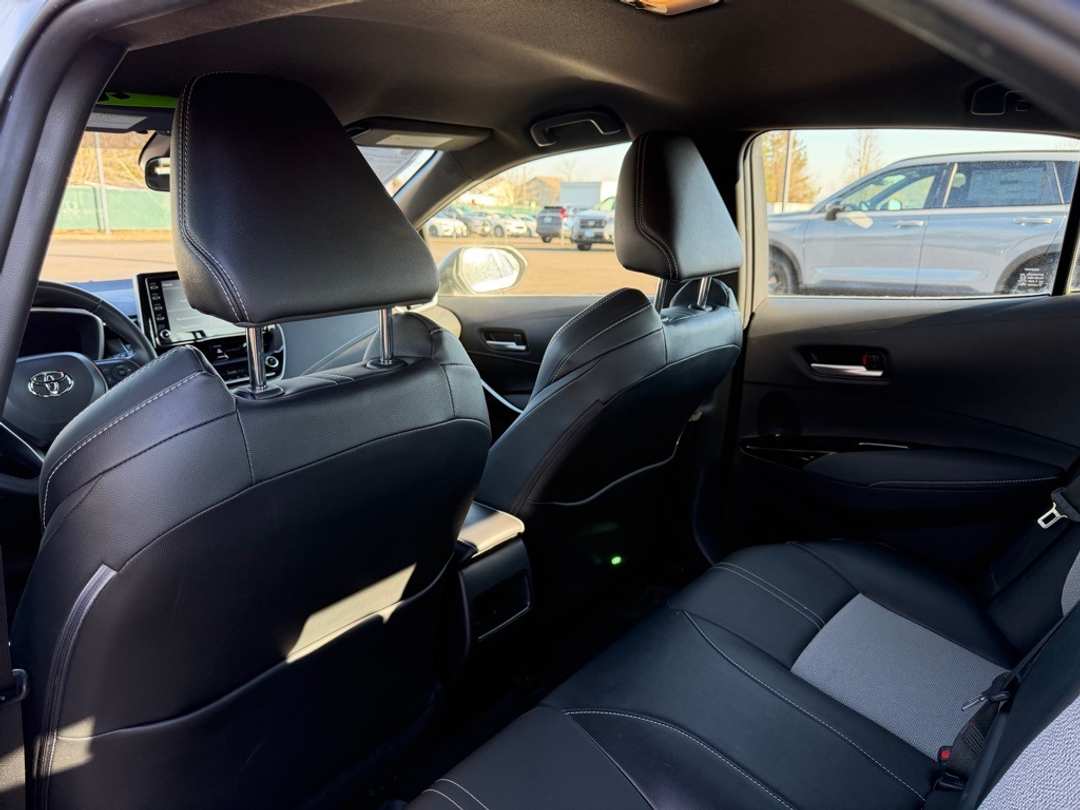 2022 Toyota Corolla XSE - Image 31