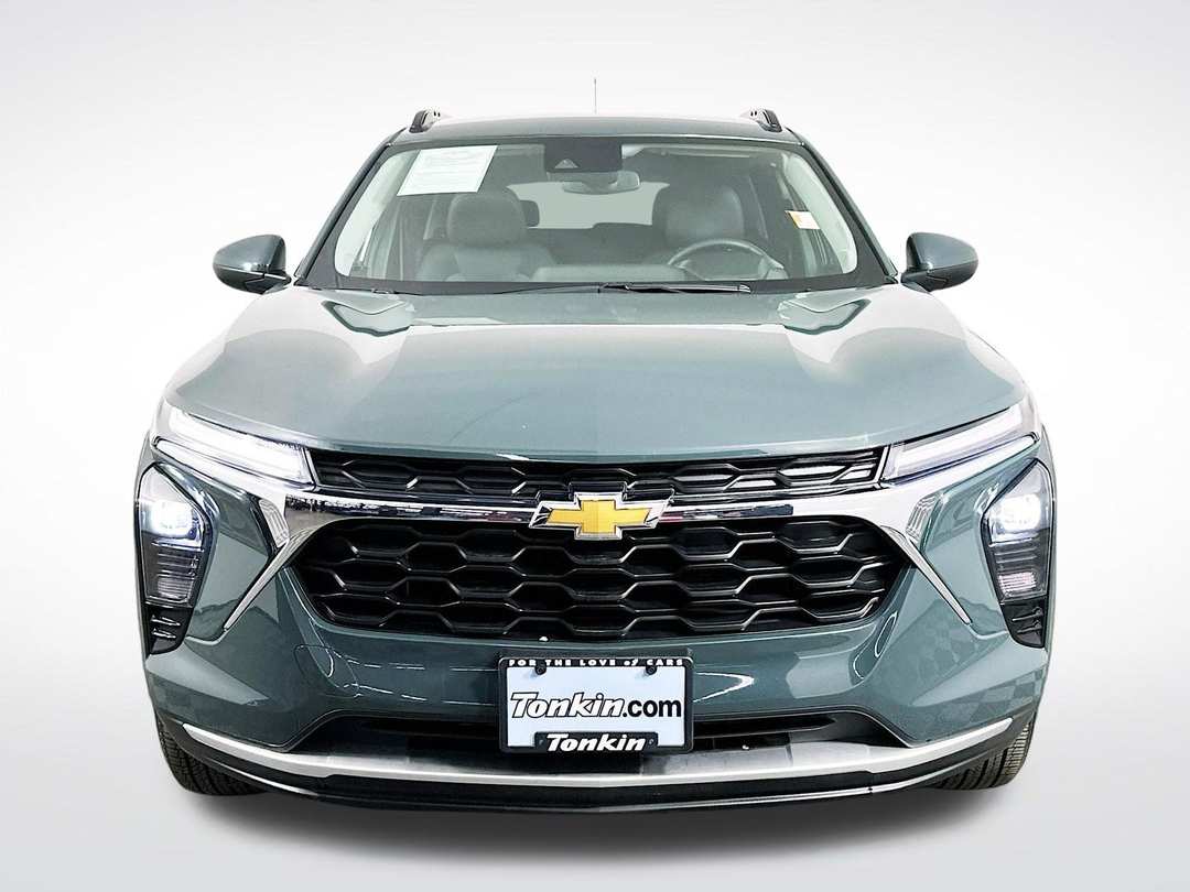 2025 Chevrolet Trax LT - Image 2