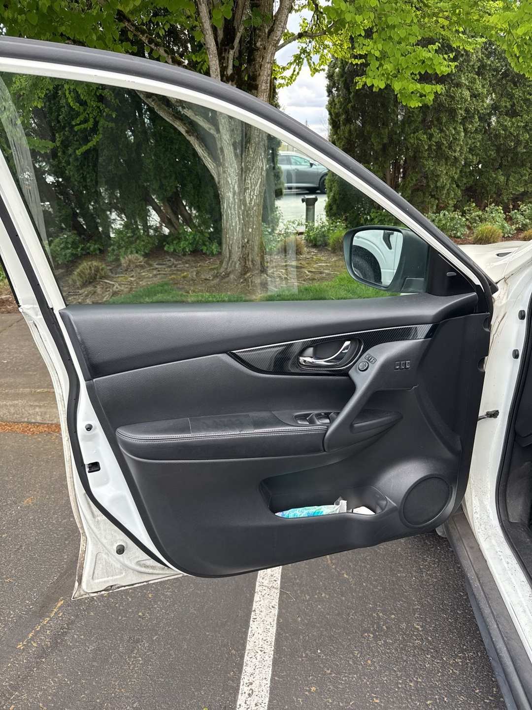 2017 Nissan Rogue SL - Image 3