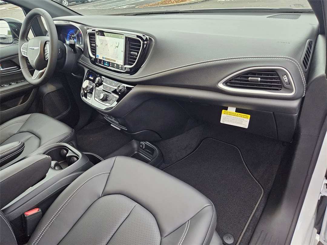 2026 Chrysler Pacifica Select - Image 36