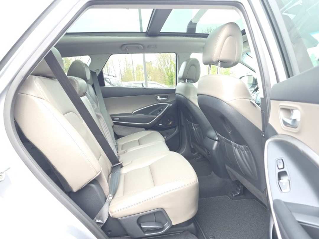 2017 Hyundai Santa Fe SE Ultimate - Image 25