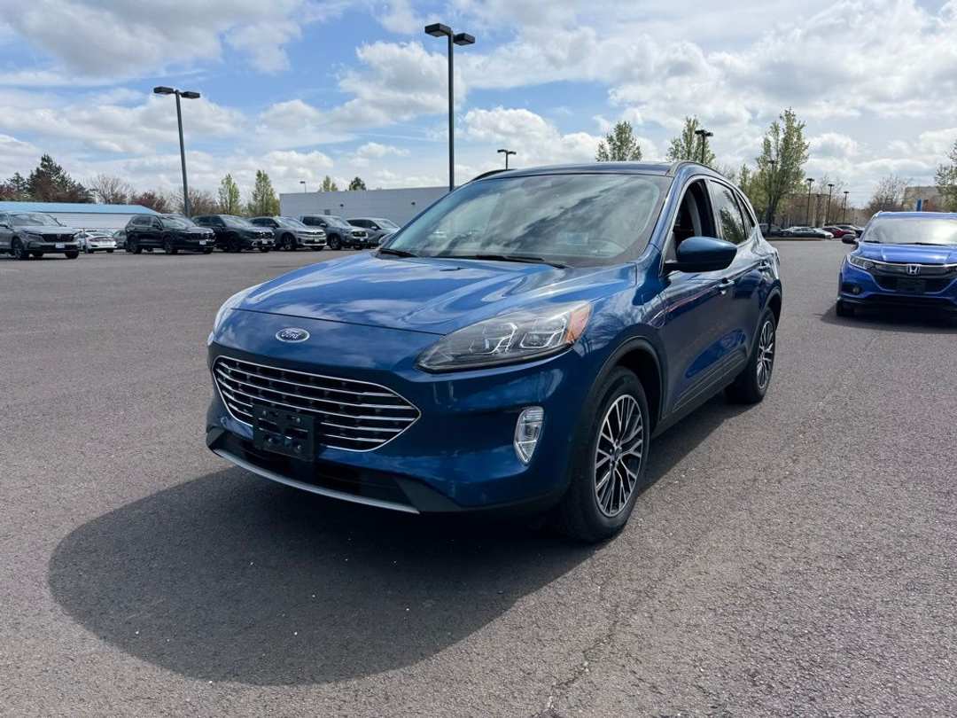 2022 Ford Escape Titanium - Image 3