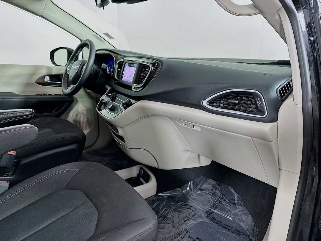 2023 Chrysler Voyager LX - Image 29