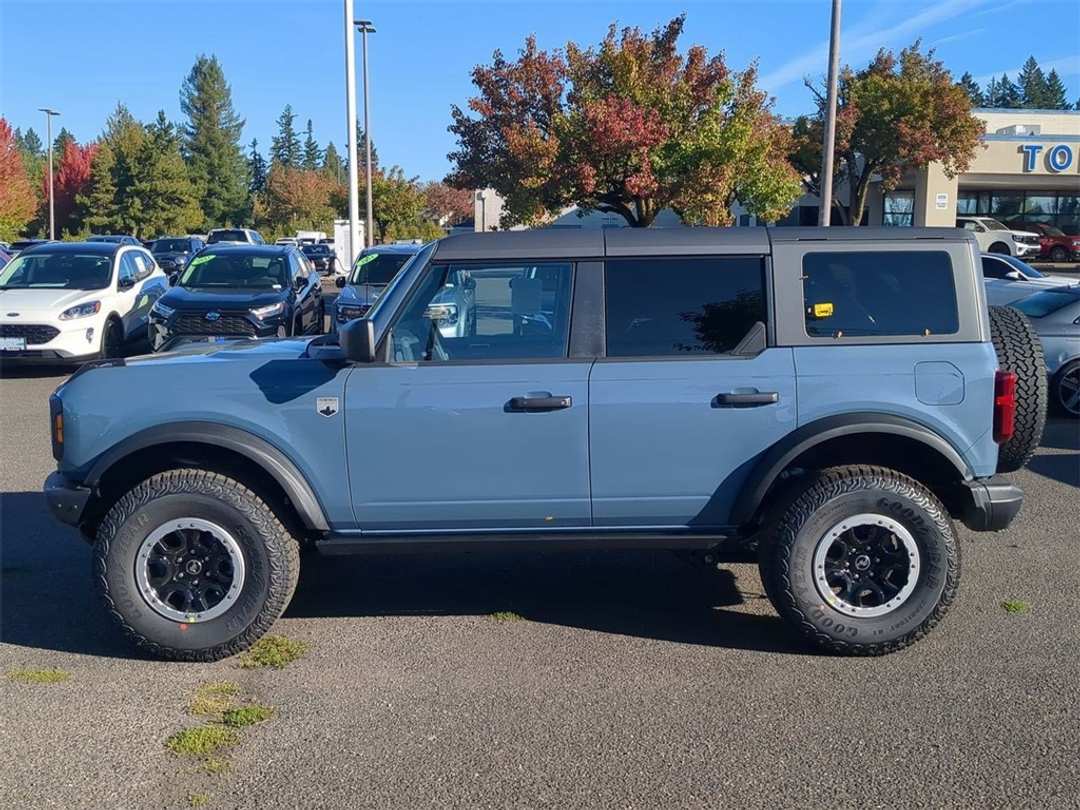 2025 Ford Bronco Big Bend - Image 2