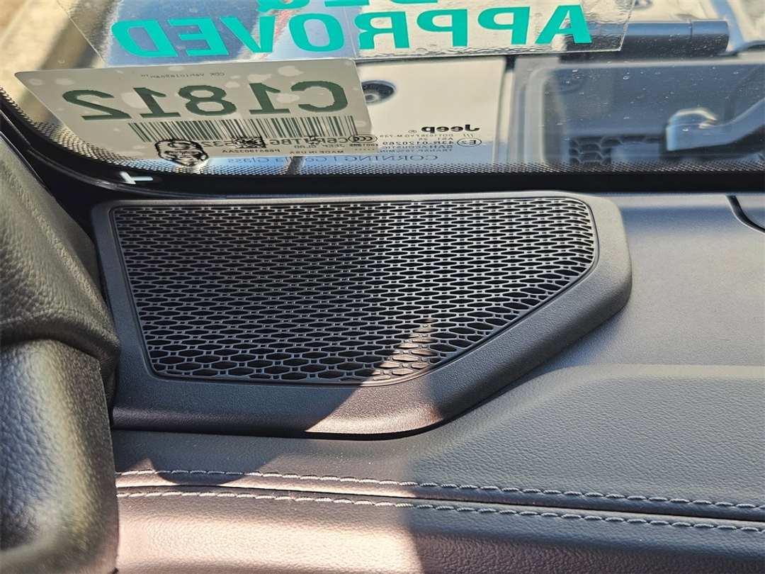 2025 Jeep Gladiator Rubicon - Image 12