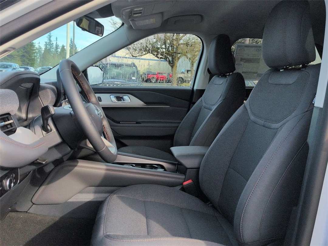 2026 Ford Explorer Active - Image 13