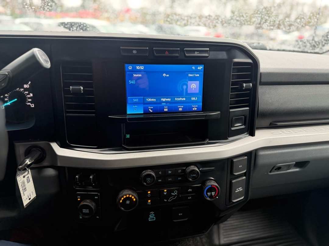 2024 Ford F-350Sd Lariat - Image 37