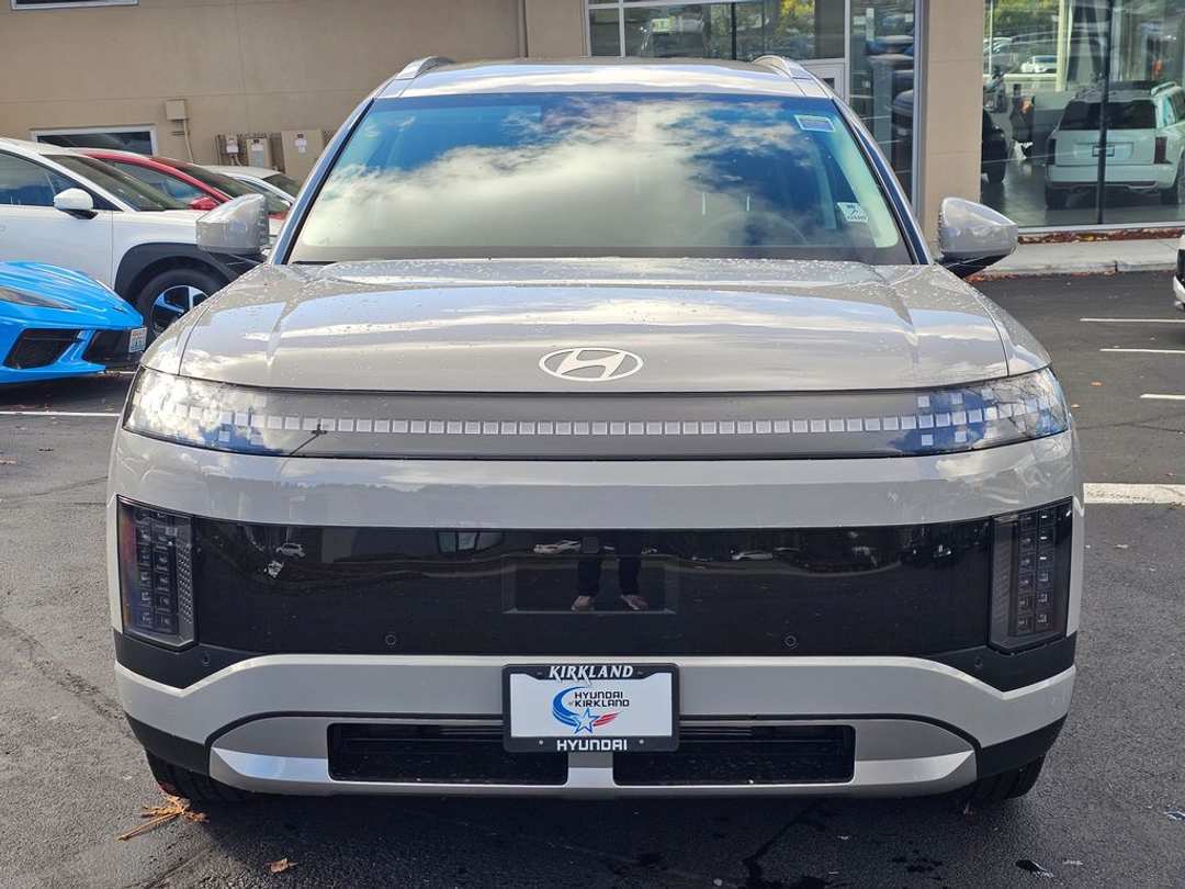 2026 Hyundai Ioniq 9 S - Image 2
