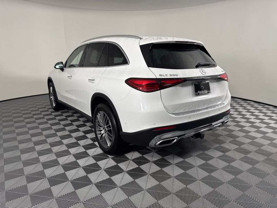 2026 Mercedes-Benz GLC 300 - Image 3