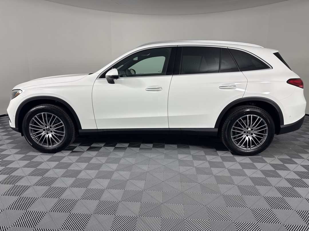 2026 Mercedes-Benz GLC GLC 300 - Image 11