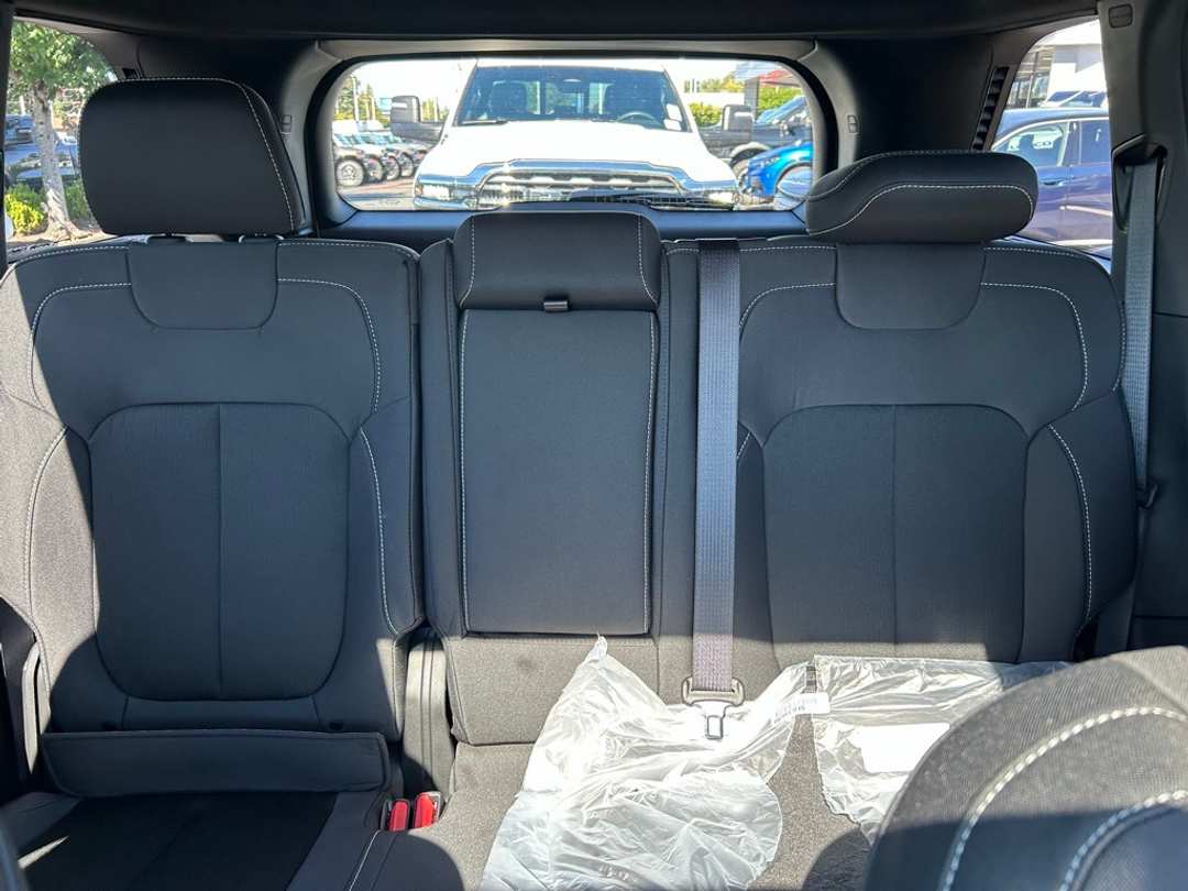 2025 Jeep Grand Cherokee Laredo X - Image 20