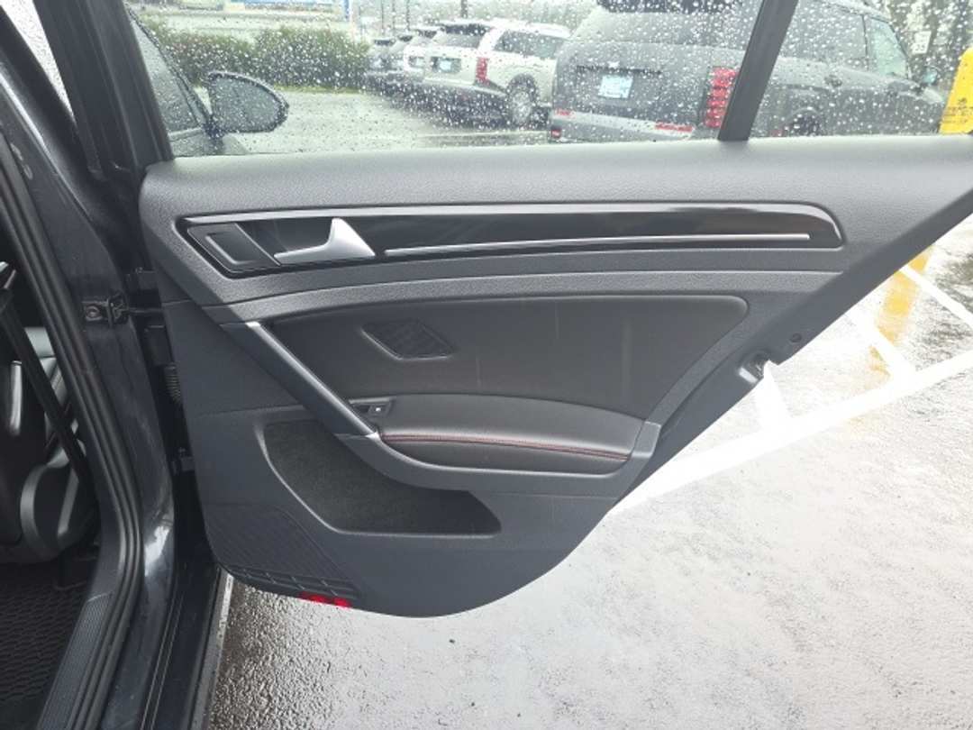 2017 Volkswagen Golf Gti SE - Image 23