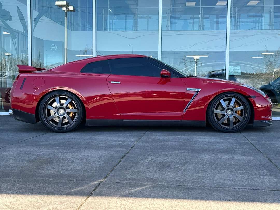 2009 Nissan GT-R Premium - Image 2