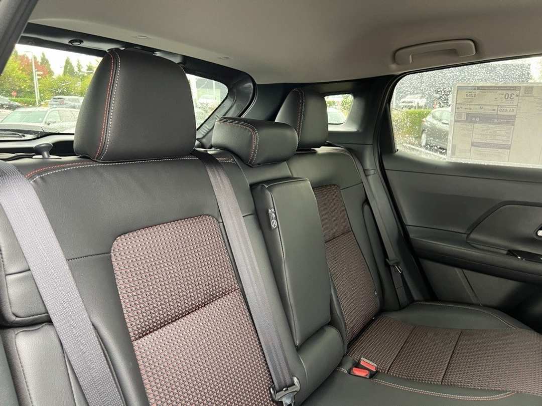 2026 Nissan Kicks SR - Image 26