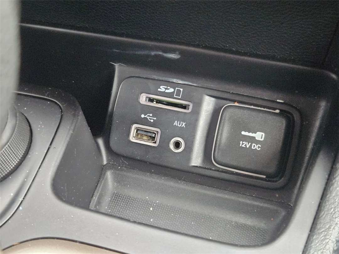 2016 Jeep Cherokee Latitude - Image 24