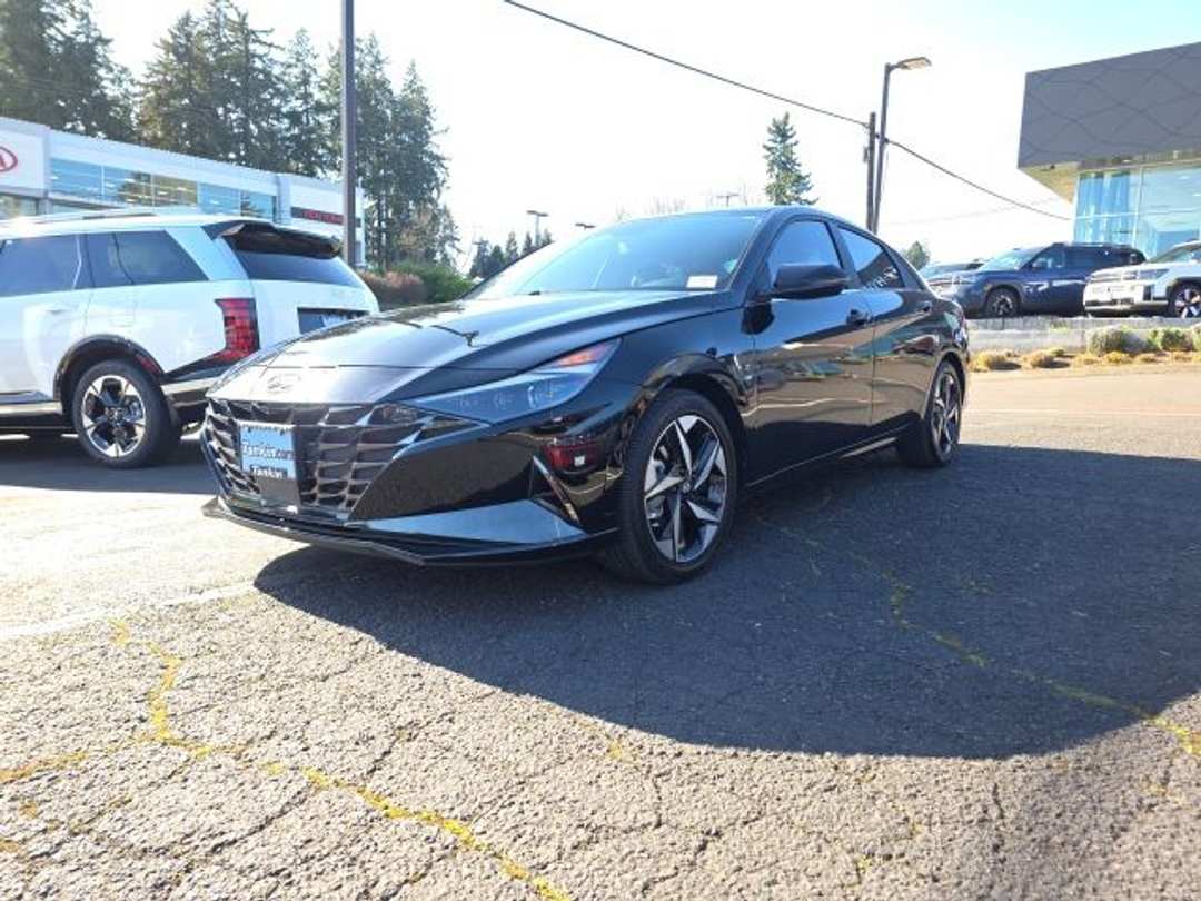 2023 Hyundai Elantra Limited - Image 3