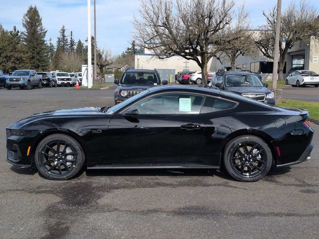 2026 Ford Mustang GT - Image 2