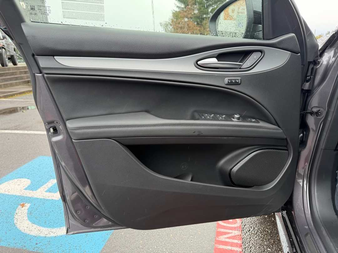 2026 Alfa Romeo Stelvio - Image 12