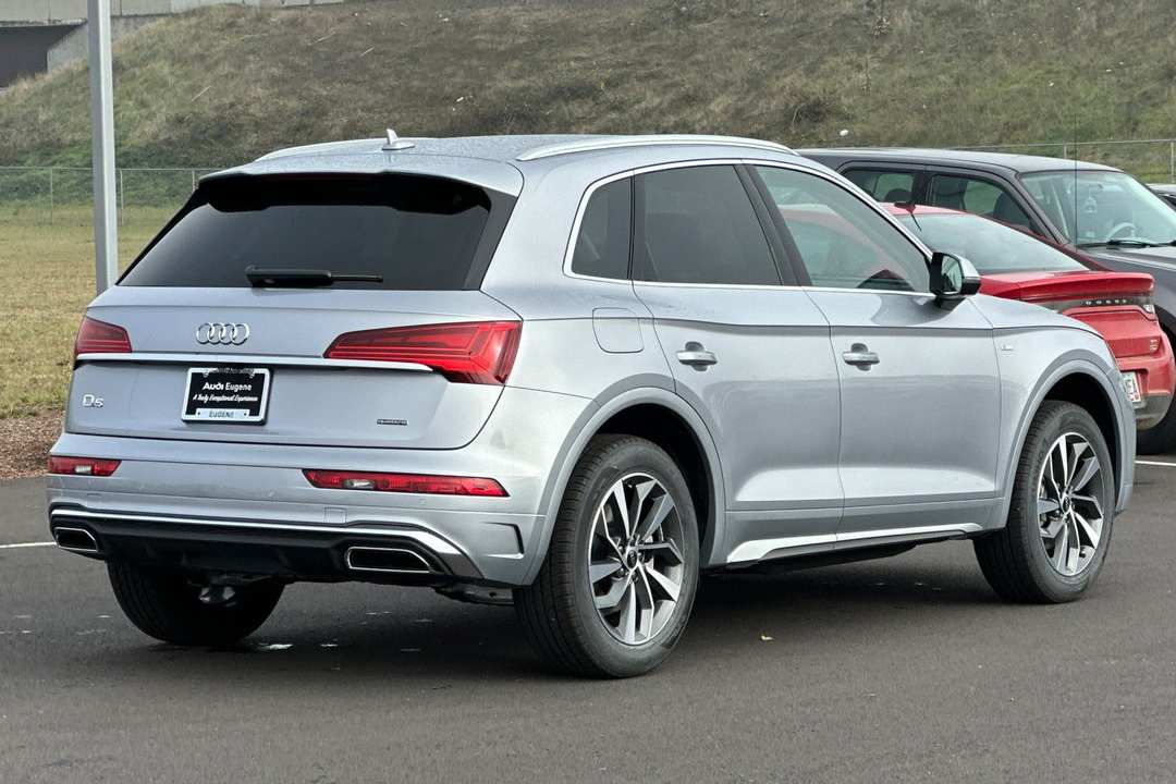 2025 Audi Q5 45 S line Premium - Image 3