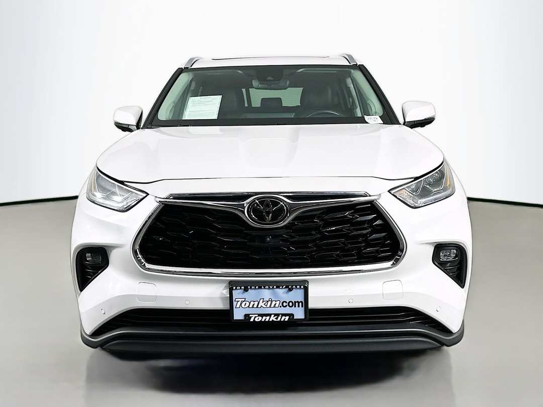 2024 Toyota Highlander Limited - Image 2