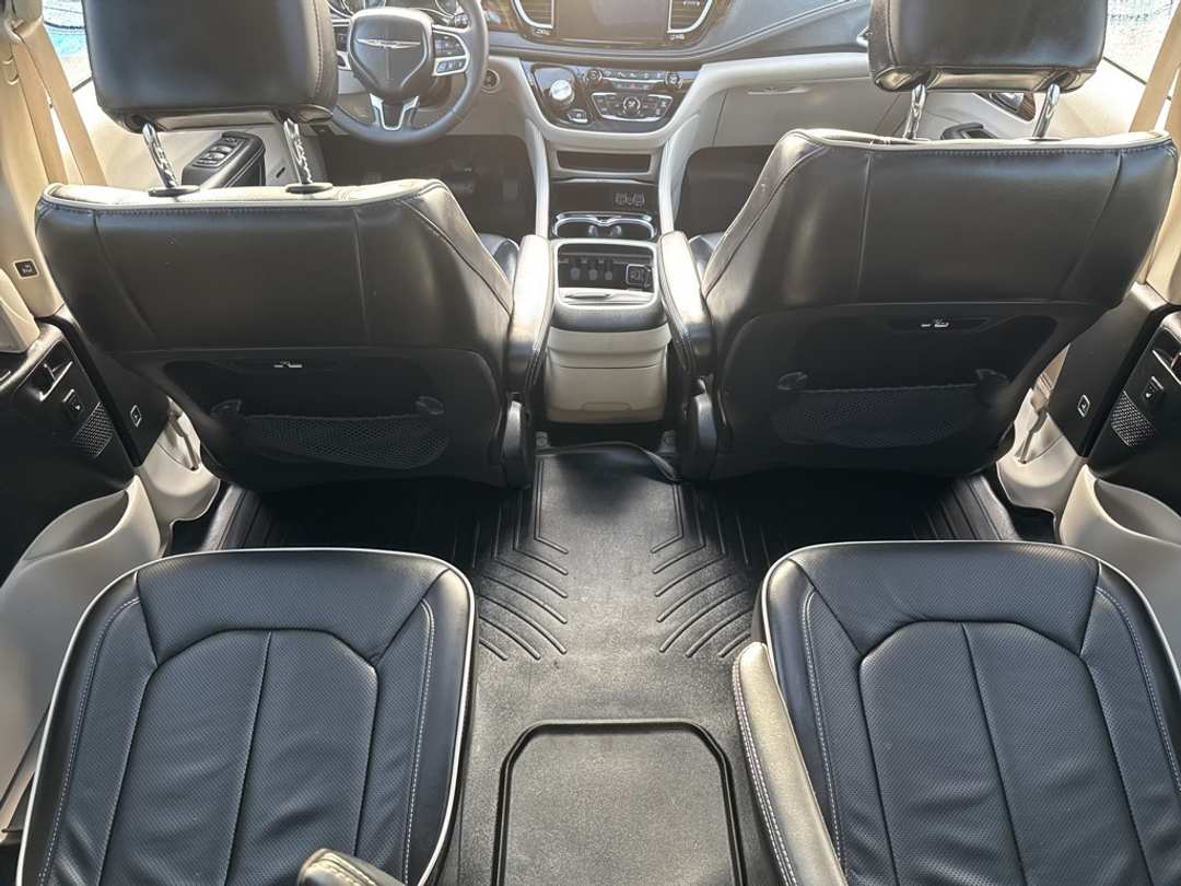 2022 Chrysler Pacifica Limited - Image 28