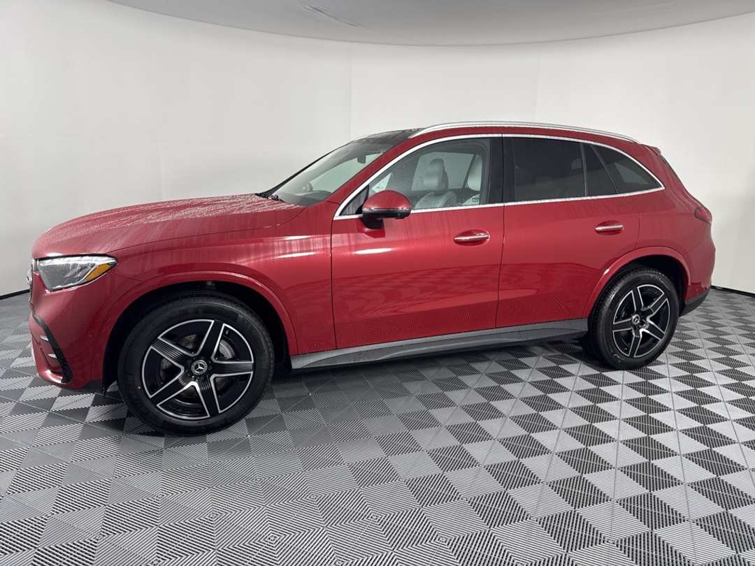 2026 Mercedes-Benz GLC GLC 300 - Image 10