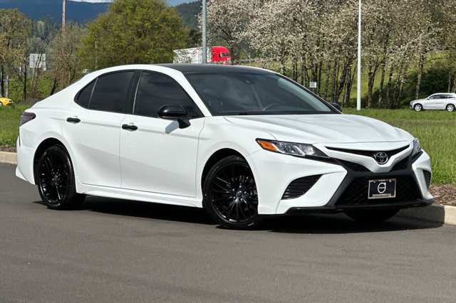 2020 Toyota Camry SE Nightshade