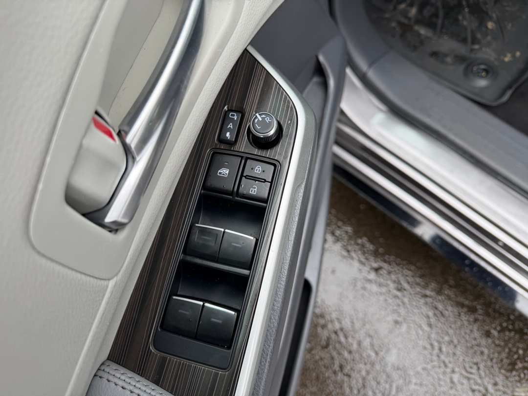 2024 Toyota Sienna Limited - Image 14