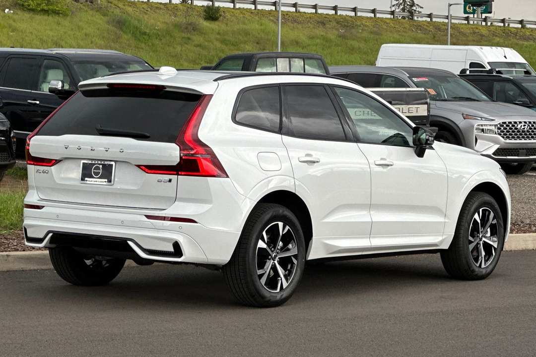 2026 Volvo Xc60 B5 Core - Image 3