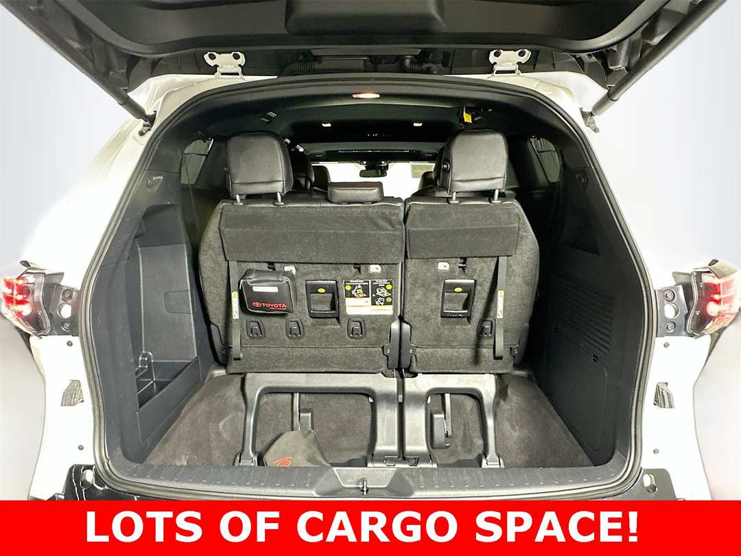 2025 Toyota Sienna Platinum - Image 34