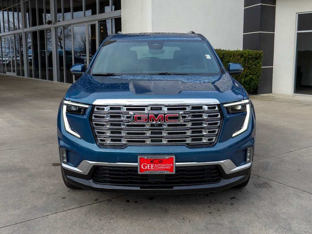 2026 GMC Acadia Denali - Image 2