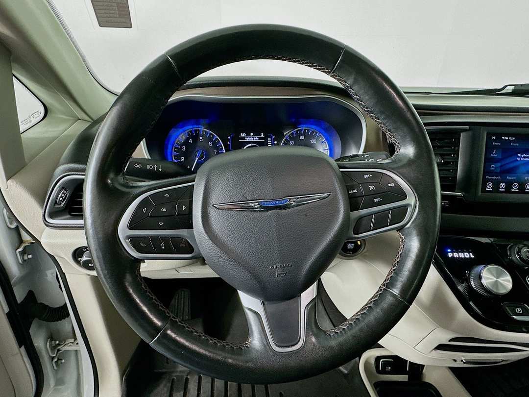 2019 Chrysler Pacifica Touring L - Image 12