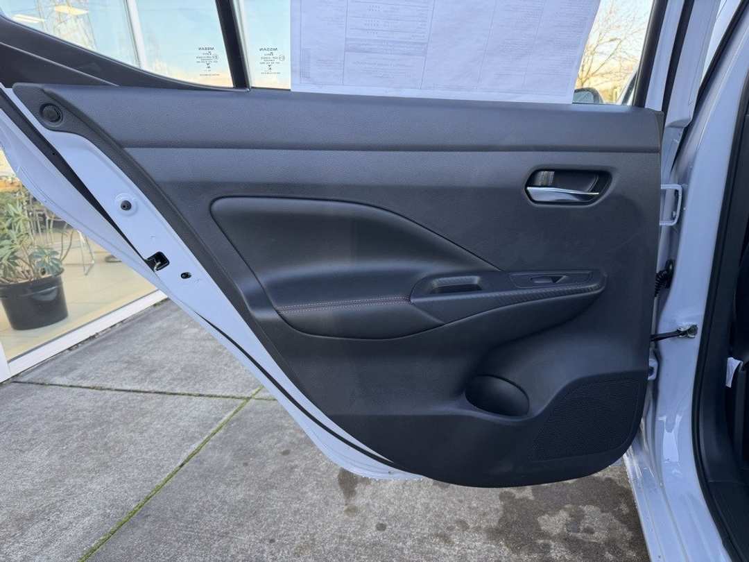 2025 Nissan Versa 1.6 SR - Image 27