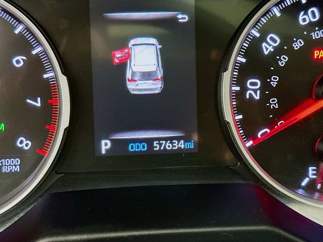 2020 Toyota Rav4 XLE Premium - Image 13